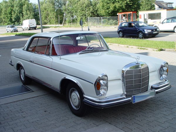 Mercedes Benz W111 220 SE