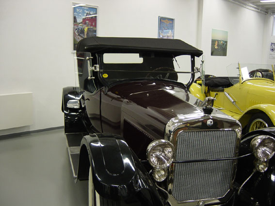 US - Cars - Wills A68 Roadster